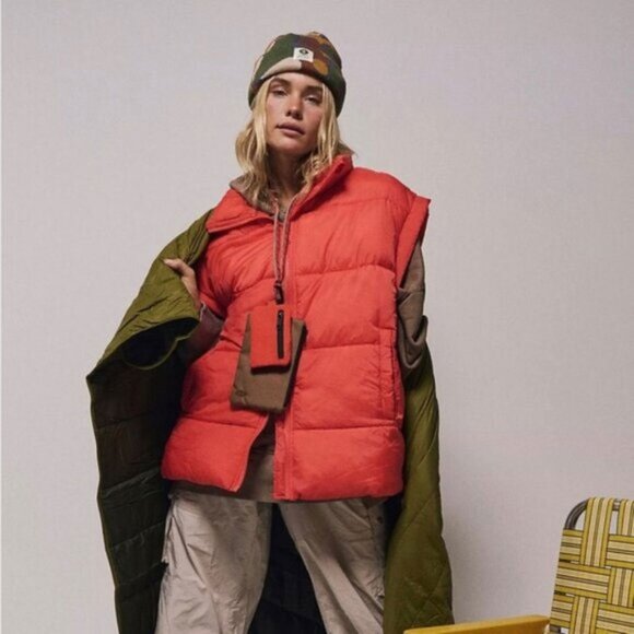 Free movement In A Bubble Puffer Vest - Picture 3 of 11